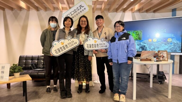 花蓮雲基地三三小聚現場，參與者聽講與交流